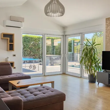 Villa Zara By Guide Radossi