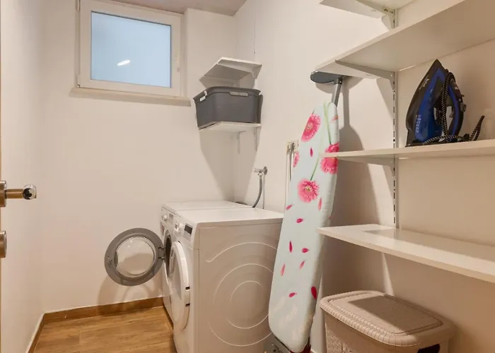 Zara By Guide Radossi