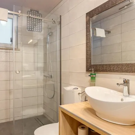 Zara By Guide Radossi