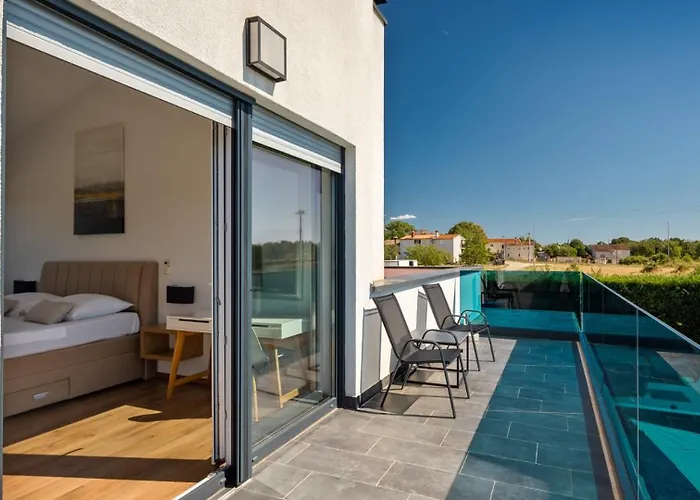 Zara By Guide Βίλα Radossi